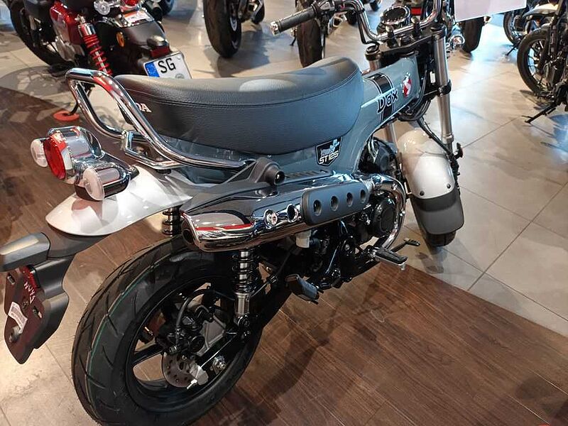 Honda ST125 Dax verschiedene Farben