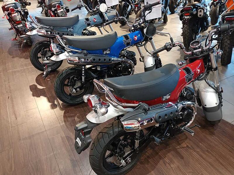 Honda ST125 Dax verschiedene Farben