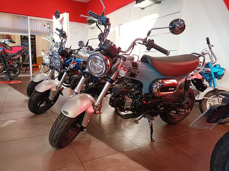 Honda ST125 Dax verschiedene Farben